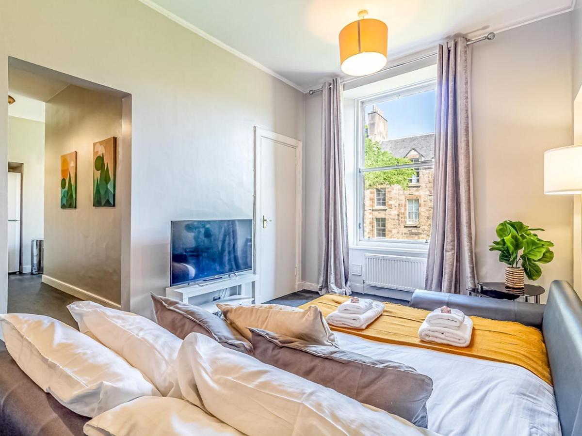 Pass The Keys Spacious And Homely Flat On The Royal Mile Единбург Екстериор снимка